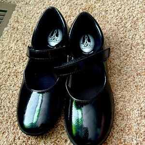 NWOT Hush Puppies Mary Jane patent leather shoes sz 5